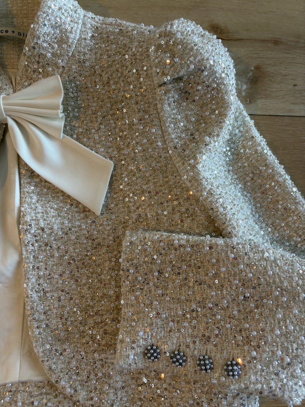 Alice + Olivia
Ilaria Sequin & Bead
Embellished Crop - Picture 4 of 16